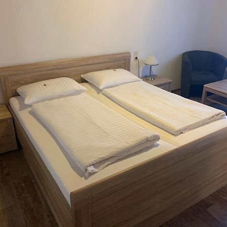 Hotel Brauhaus Zur Krone Bergheim  Bagian luar foto