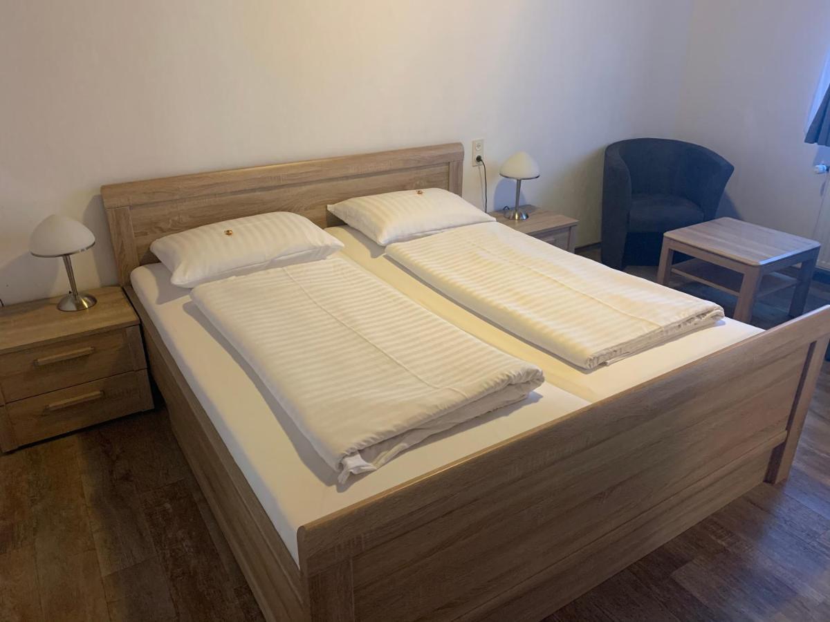 Hotel Brauhaus Zur Krone Bergheim  Bagian luar foto